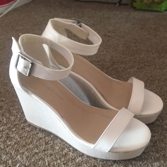 White Wedges - Picture 1 of 4